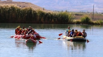 Erzincan'da özel çocuklar rafting heyecanı yaşadı