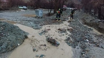 Erzincan'da sağanak taşkınlara neden oldu