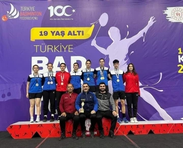 Erzincanlı badmintoncular, Samsun’dan madalyalarla döndüler
