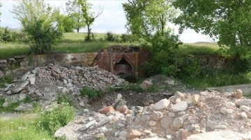 Erzurum'daki Tafta Tabya kaçak kazıyla tahrip edildi