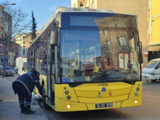 Belediye otobüsüne havalı tabancayla ateş açıldı