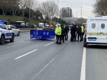 Esenler’de üstgeçitten yola atlayan kadının üstünden araç geçti: O anlar kamerada
