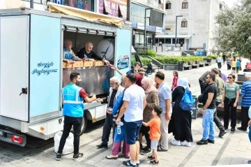 Esenyurt Belediyesi vatandaşlara aşure ikramında bulundu
