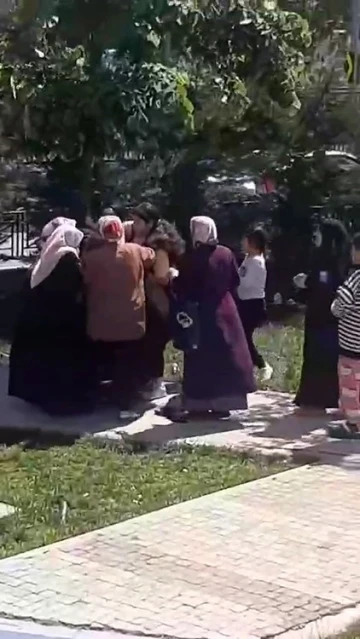 Esenyurt’ta çocukların park kavgasına anneleri dahil olunca ortalık karıştı
