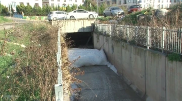 Esenyurt’taki dere yine köpürdü
