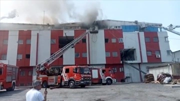 Esenyurt'ta bir fabrikada çıkan yangın söndürüldü