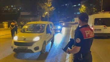 Esenyut'ta polislerce "asayiş ve dar alan uygulaması" yapıldı