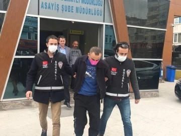 Eşini öldürdü hatırlamıyorum, bize büyü yaptılar dedi