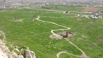 Eski Van Şehri’ndeki tarihi yapılar ayağa kaldırılıyor
