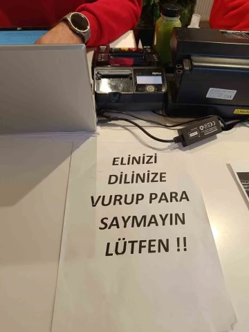 Eskişehir’de esnafın kasa önüne yazdığı yazı dikkat çekiyor
