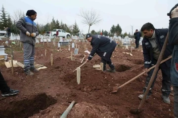 Eskişehir’de şehir çöplüğünde ölü bulunan bebek defnedildi
