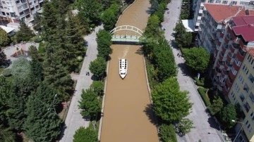 Eskişehir'de Porsuk Çayı'nın rengi değişti