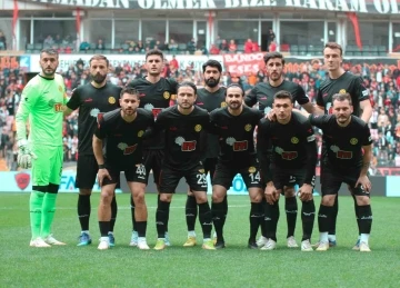 Eskişehirspor ligde son kez taraftarı önüne çıkıyor
