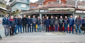 Esnafların taleplerini dinledi
