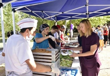 ESOGÜ Hastanesi çalışanları pilav gününde buluştu
