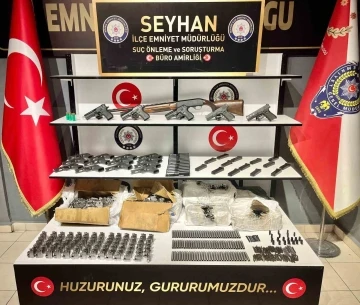 Evlerinde silah üreten kardeşlere Seyhan polisinden darbe
