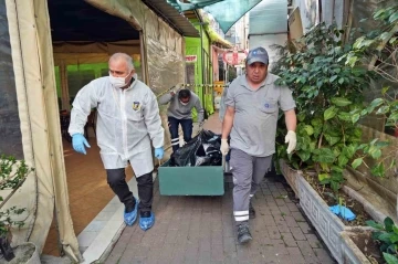 Evsiz adam iş merkezi önündeki kaldırımda ölü bulundu