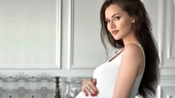 Fahriye Evcen ikinci bebeğini dünyaya getirdi