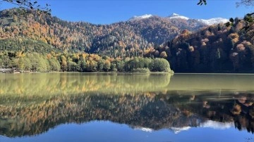 Farklı illerden fotoğrafçılar Borçka Karagöl'ü görüntülemek için Artvin'e geliyor