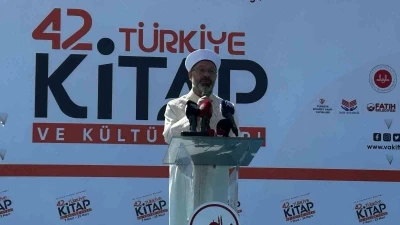 Fatih Camii’nde Ramazan ayının ilk cuma namazı kılındı, Diyanet İşleri Başkanı Ali Erbaş hutbe verdi
