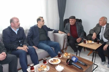 Fatih Dönmez, Seyitgazi’de doğalgaz kullanan ilk haneyi ziyaret etti
