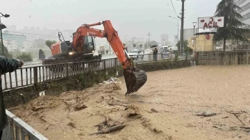 Fatsa sele teslim: Evleri ve iş yerlerini su bastı
