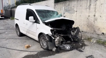 Feci kazada aracın motoru yola fırladı, o anlar kameraya yansıdı
