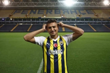 Fenerbahçe, Cengiz Ünder ile 4 yıllık sözleşme imzaladı
