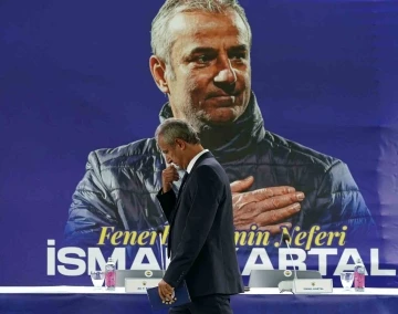 Fenerbahçe Teknik Direktörü İsmail Kartal: &quot;Savunmaya, orta sahaya ve hücum hattına oyuncular alacağız&quot;
