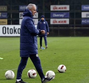 Fenerbahçe, Trabzonspor maçı hazırlıklarına başladı
