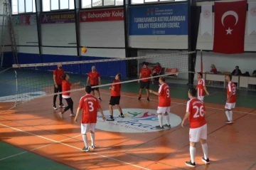 Fethiye’de engelli bireyler “Engelsiz Fileler” etkinliğinde voleybol oynadı
