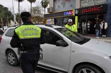 Fethiye’de Polis ve Jandarma’dan “Yayalara Öncelik” bilgilendirmesi
