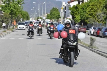 Fethiye Polisinden anlamlı kortej
