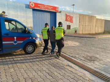 FETÖ’ye üye olma suçundan aranan şahsı jandarma yakaladı
