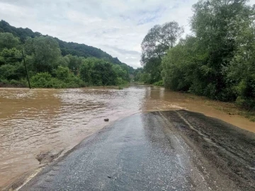 Filyos yolu sular altında kaldı
