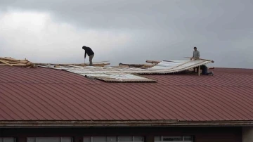 Fırtına Rize’de hayatı olumsuz etkiliyor
