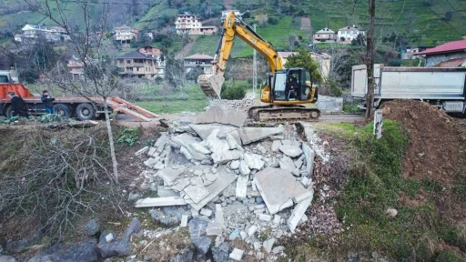 Fırtına Vadisi’nde 28 yapı sahipleri tarafından yıkıldı
