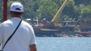 Fırtınada ikiye bölünen Pallada Gemisi’nin söküm işlemleri sürüyor
