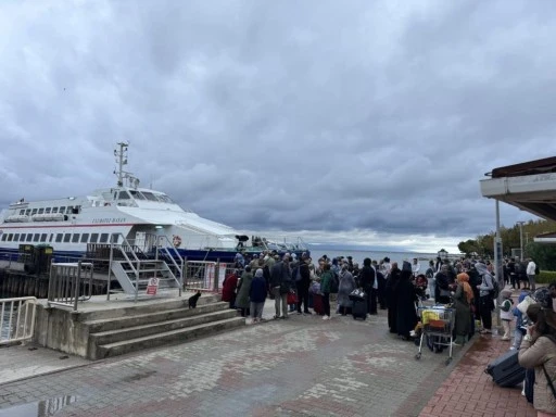 Fırtınalı hava İDO yolcularına fenalık geçirtti 