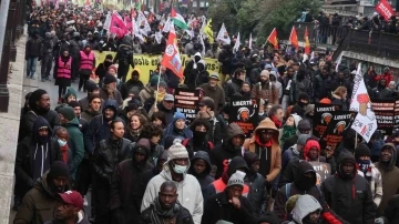 Fransa’da 43 kentte göç yasası protesto edildi
