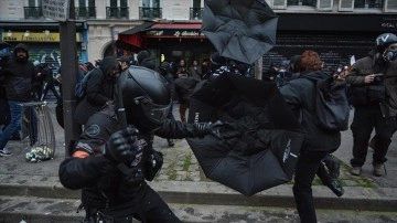 Fransa'da göstericinin polisin cop darbesiyle sakatlandığı olaya ilişkin soruşturma