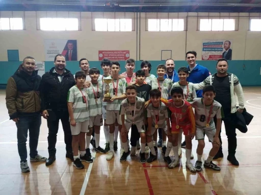 Futsalda şampiyon Spil Ortaokulu oldu
