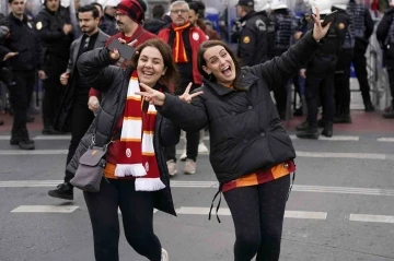 Galatasaray taraftarı, Dolmabahçe’de
