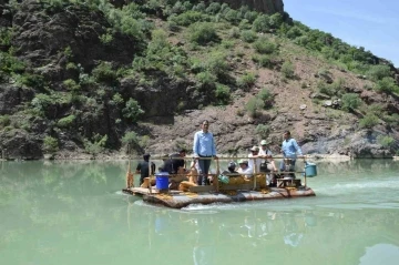 Garzan Çay’ı üzerinde yöresel sallarla tür düzenlendi
