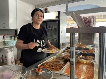 Gastronomi şehrinin yöresel lezzetleri, depremzede kadınların elinde sofralara taşınıyor
