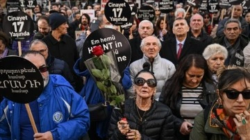 Hrant Dink'e, Agos gazetesi önünde anma