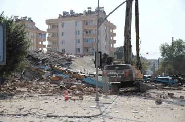 Gaziantep’te 12 katlı bina yıkım sırasında çöktü
