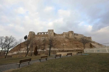 Gaziantep’te depremde hasar alan tarihi yapılar için bilim kurulu toplandı
