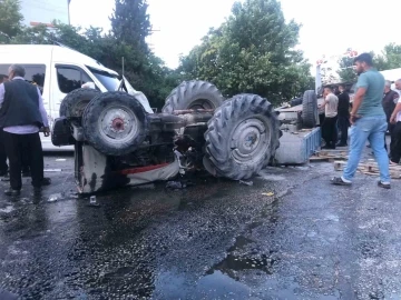 Gaziantep’te yolcu servisi ile traktör çarpıştı: 1 ölü, 1 yaralı