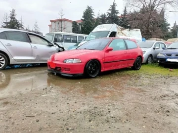 Gece yarısı egzoz patlatan ehliyetsiz sürücüye  ceza  yağdı
